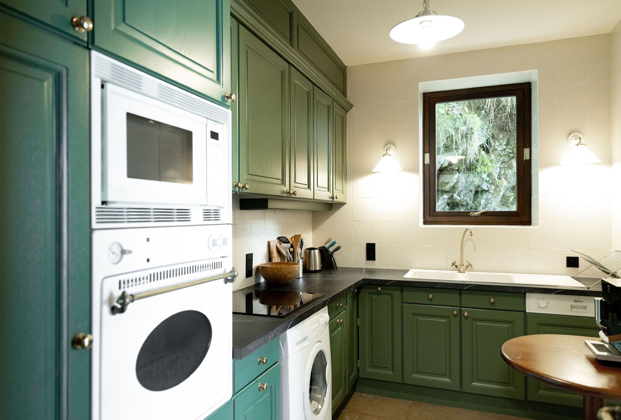 Le Palace De Menthon Εξωτερικό φωτογραφία A modern kitchen