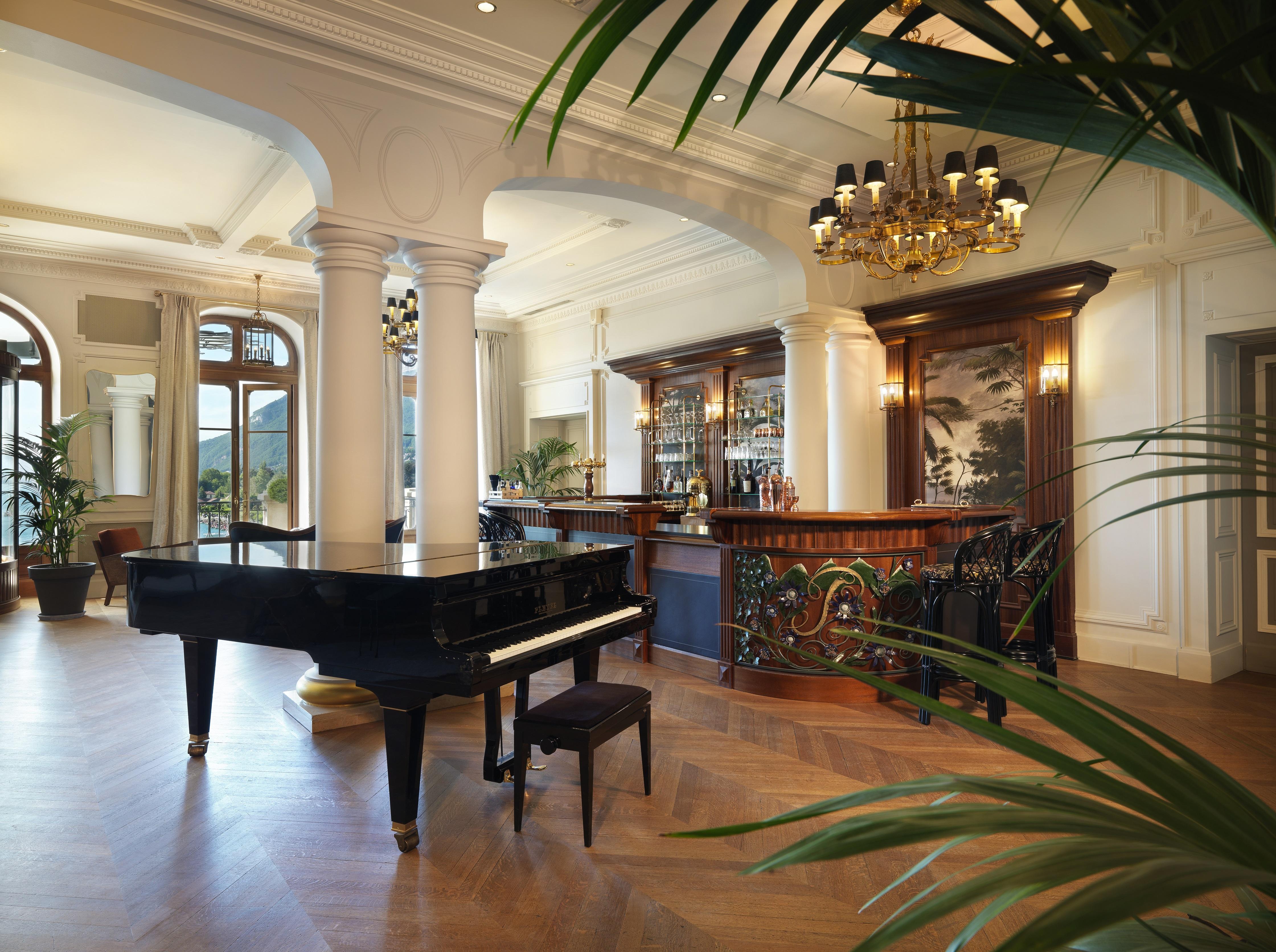Le Palace De Menthon Εξωτερικό φωτογραφία The lobby of the hotel