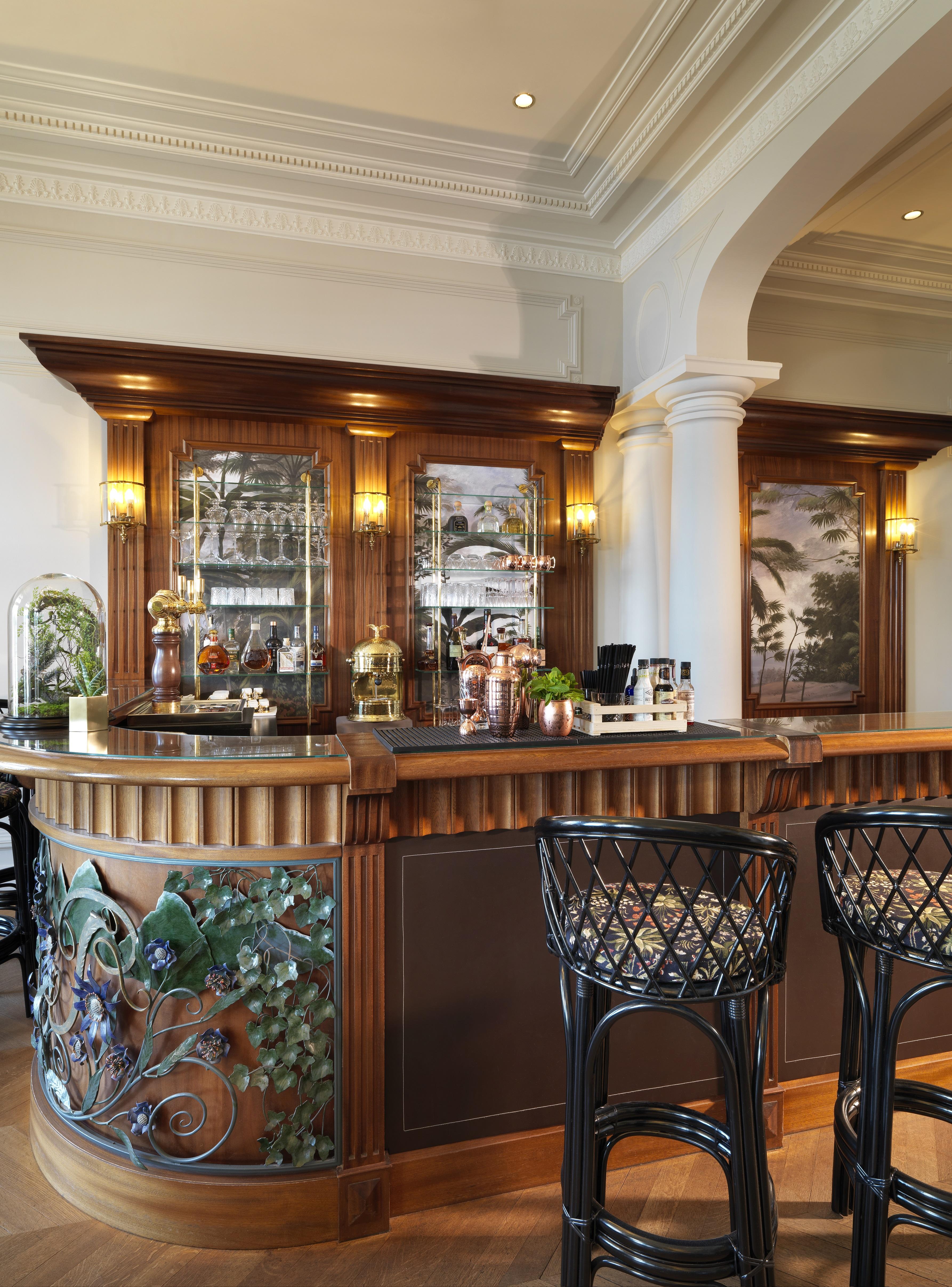 Le Palace De Menthon Εξωτερικό φωτογραφία The bar at the hotel