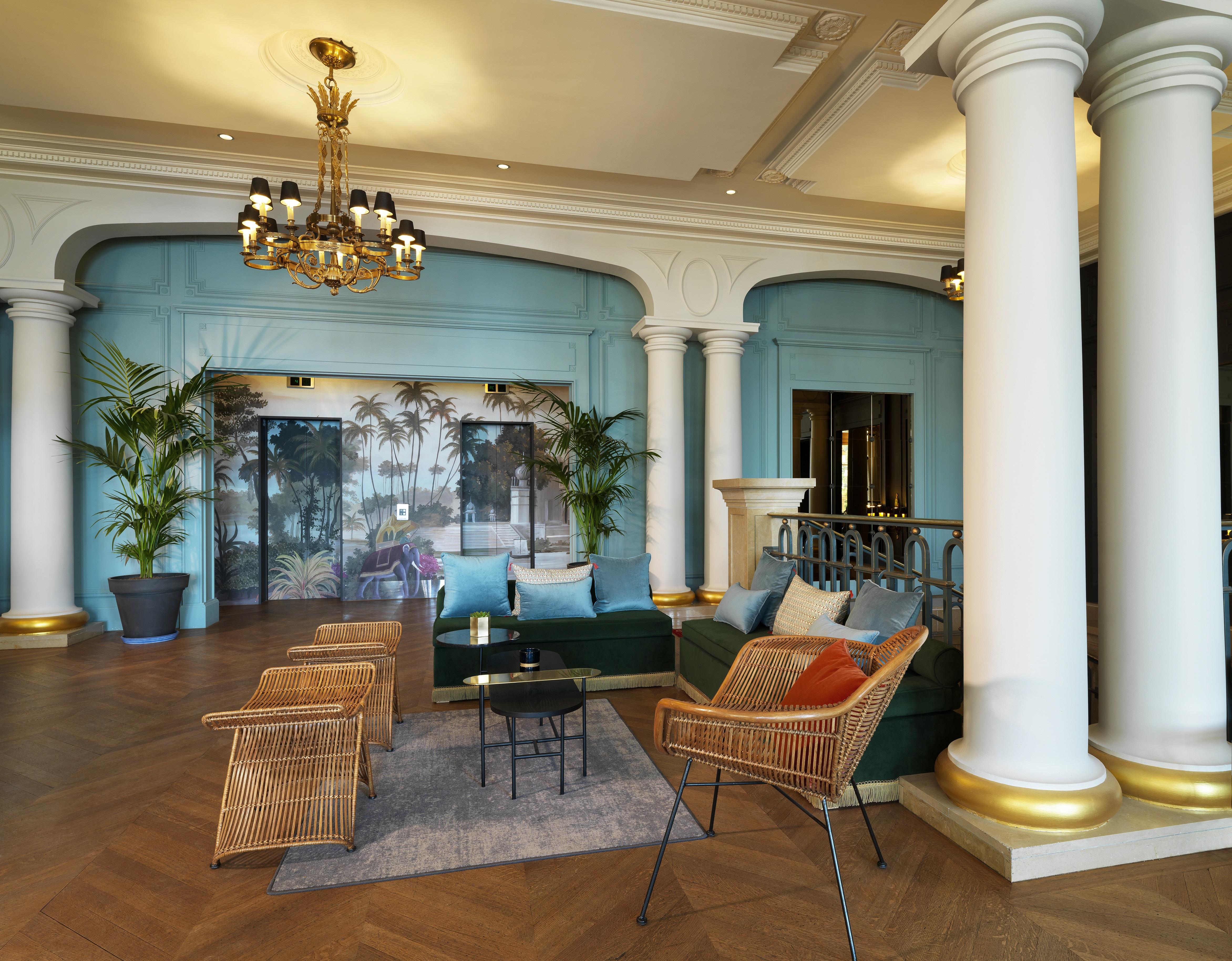 Le Palace De Menthon Εξωτερικό φωτογραφία The lobby of the hotel