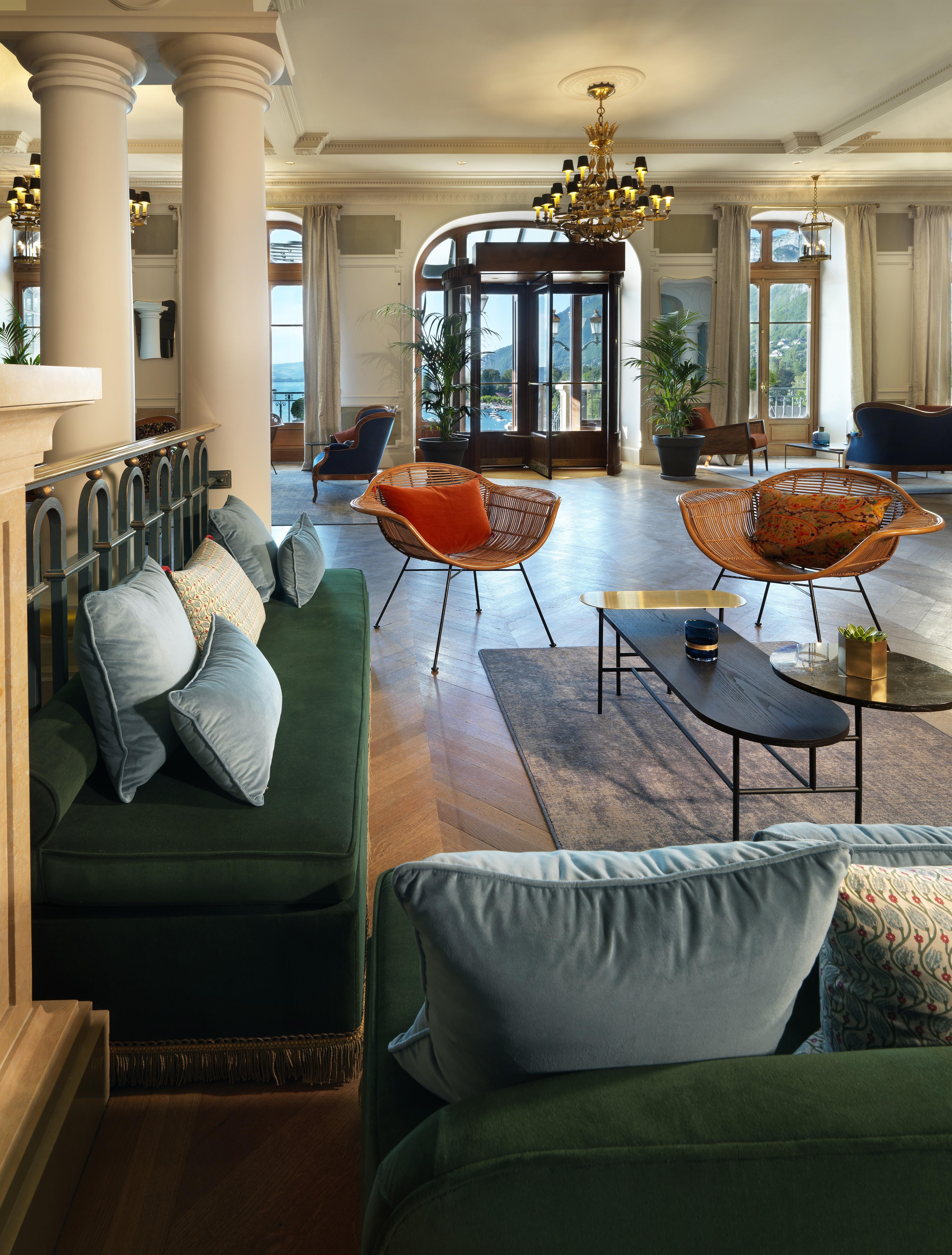 Le Palace De Menthon Εξωτερικό φωτογραφία The lobby of the hotel