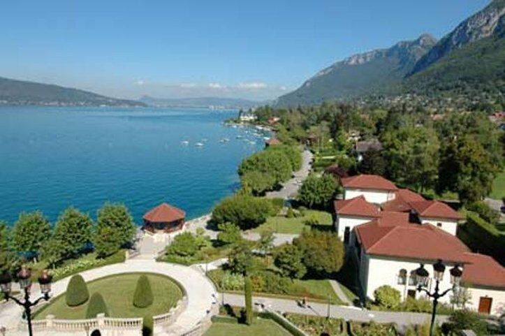 Le Palace De Menthon Εξωτερικό φωτογραφία The lake of Annecy