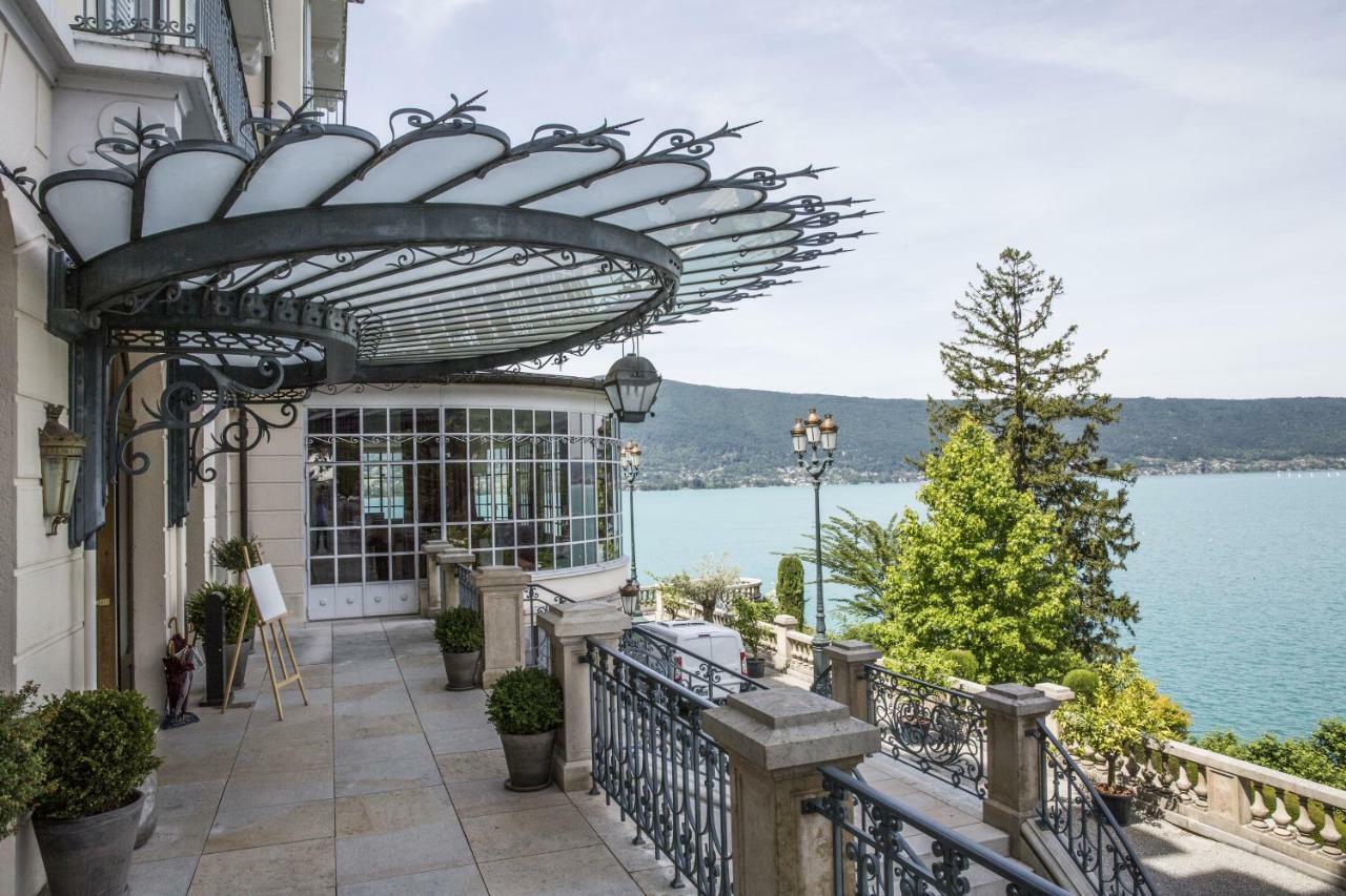 Le Palace De Menthon Εξωτερικό φωτογραφία The hotel's entrance