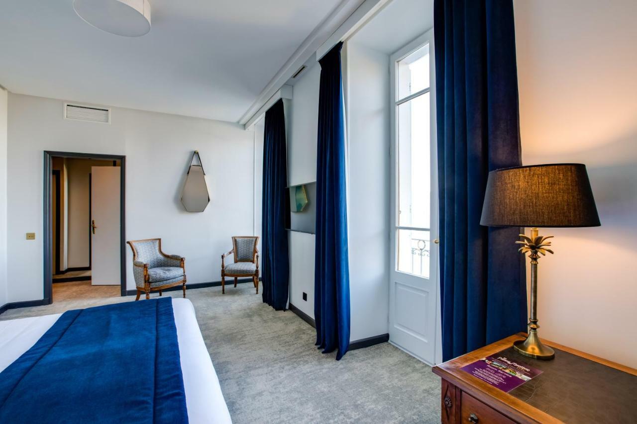 Le Palace De Menthon Εξωτερικό φωτογραφία A room at the hotel