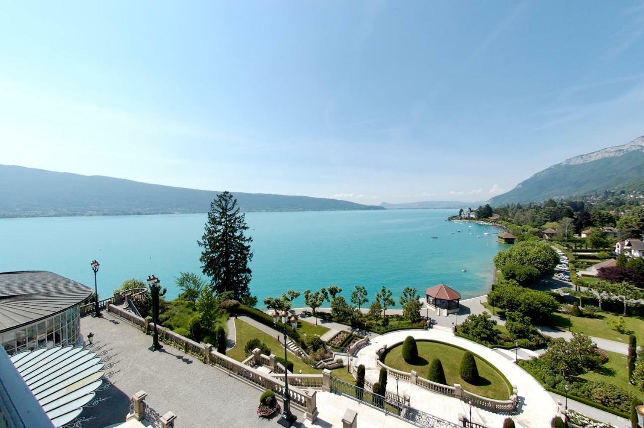 Le Palace De Menthon Εξωτερικό φωτογραφία View of the lake from the town